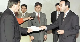 През 1997 г. Георги Първанов и Николай Добрев връщат мандата за съставяне на правителство