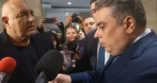 „Айде, дърпай ми ушите, лъжец!“: Асен Василев скочи и на Бойко Борисов (ВИДЕО)
