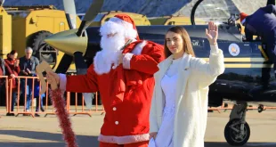 Посрещане на Дядо Коледа в 12-та авиационна база (СНИМКИ)