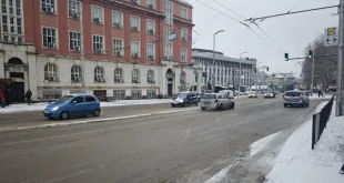 Пътищата в община Плевен са проходими при зимни условия, почистването им продължава