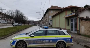 Продължава ремонта по вътрешен водопровод в района на бул. „Г. Кочев“, полицаи регулират движението