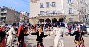 С ритуално зарязване на лозите Плевен спази традицията за празника Трифон Зарезан (СНИМКИ)