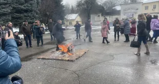 „Масленица“ и „Сирни заговезни“ отпразнуваха в двора на РИМ-Плевен (СНИМКИ)