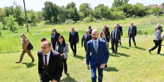 Министри и местна власт отдадоха почит на жертвите на „Белене“ (СНИМКИ)