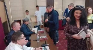 Очакван интерес и пълна зала при представянето на книгата „Професия ченге“ в Плевен (СНИМКИ)