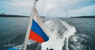 Въпреки блокадата: Руска суперяхта премина през Ормузкия проток